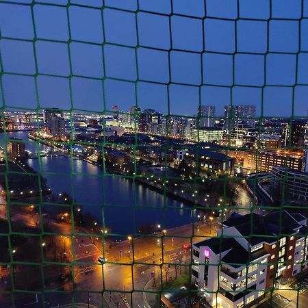 Quayside Penthouse 2 Bedroom Ensuite Near Media City & Manchester United Dış mekan fotoğraf