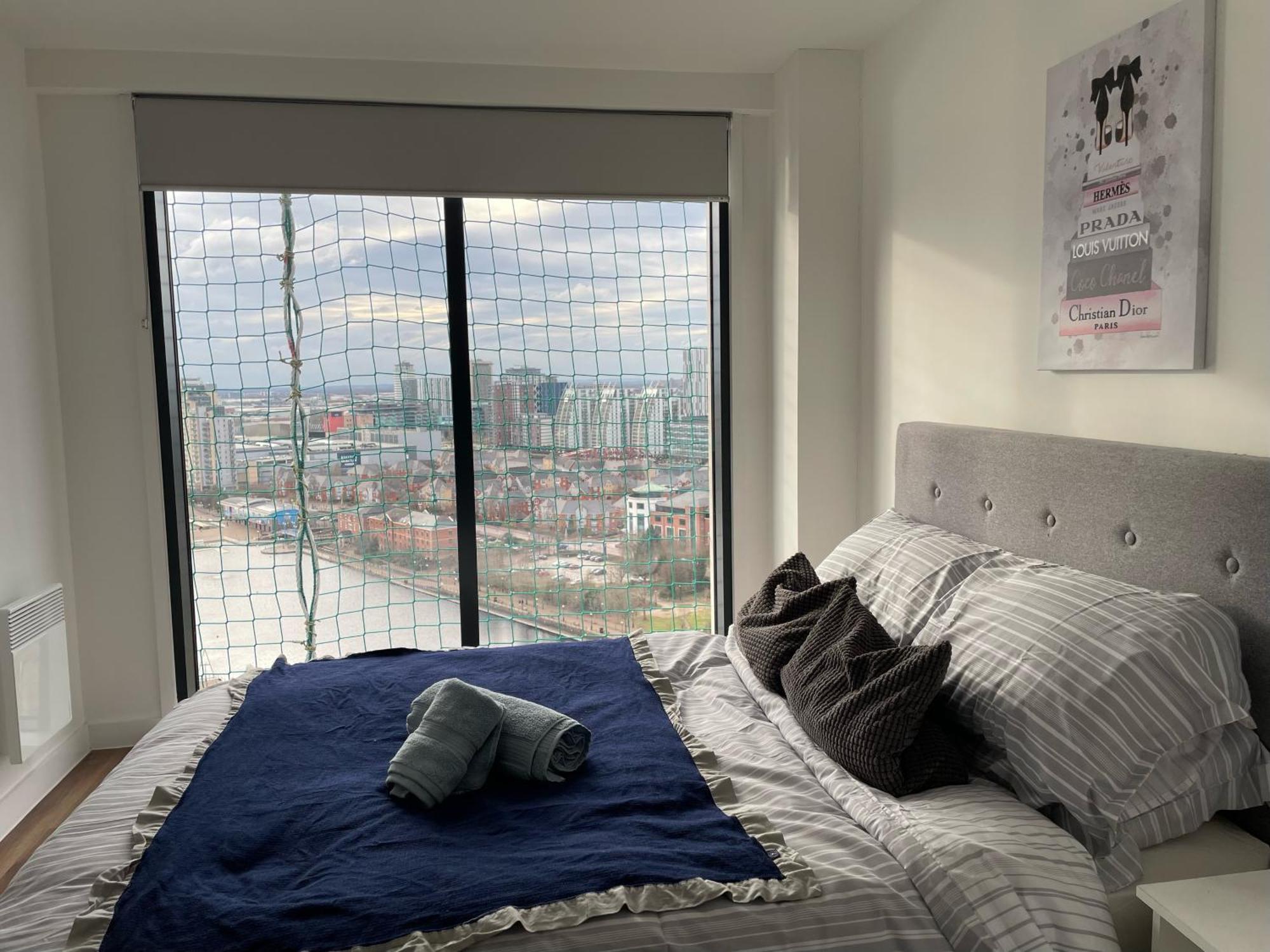Quayside Penthouse 2 Bedroom Ensuite Near Media City & Manchester United Dış mekan fotoğraf