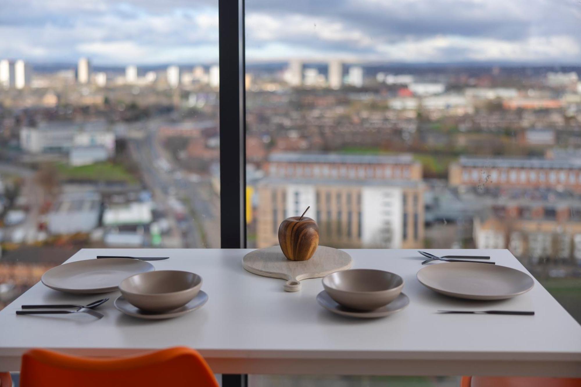 Quayside Penthouse 2 Bedroom Ensuite Near Media City & Manchester United Dış mekan fotoğraf