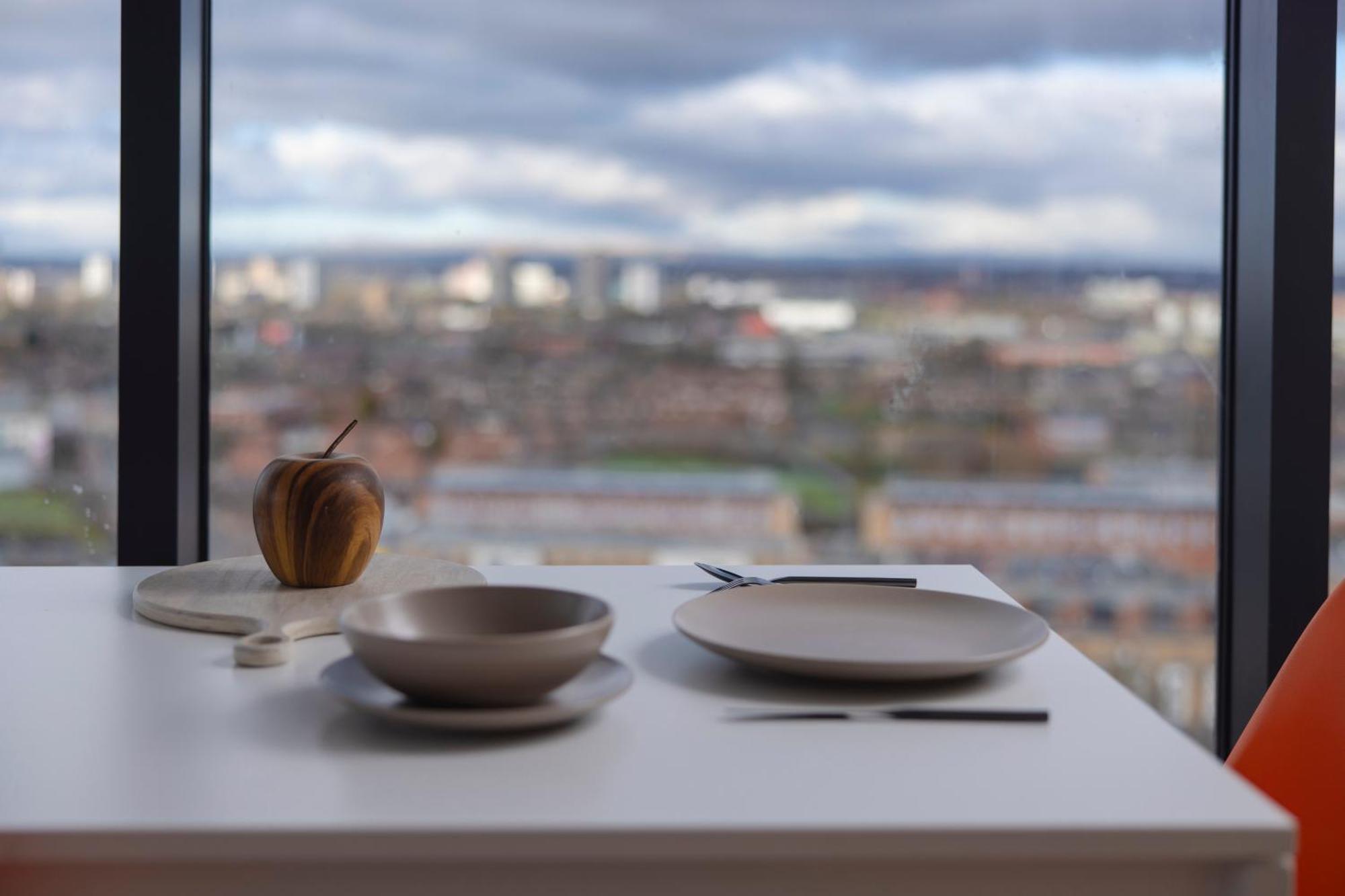 Quayside Penthouse 2 Bedroom Ensuite Near Media City & Manchester United Dış mekan fotoğraf