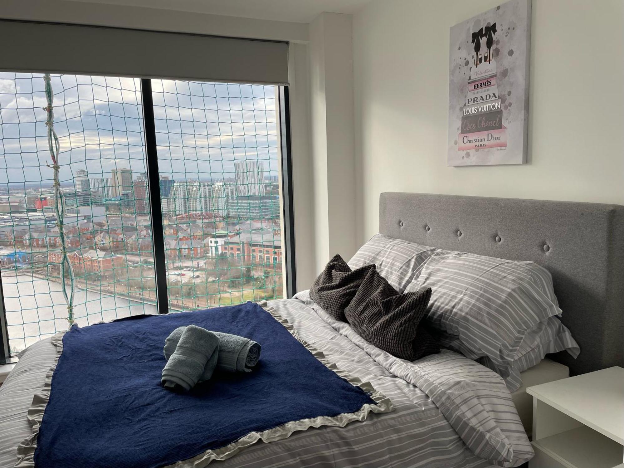 Quayside Penthouse 2 Bedroom Ensuite Near Media City & Manchester United Dış mekan fotoğraf